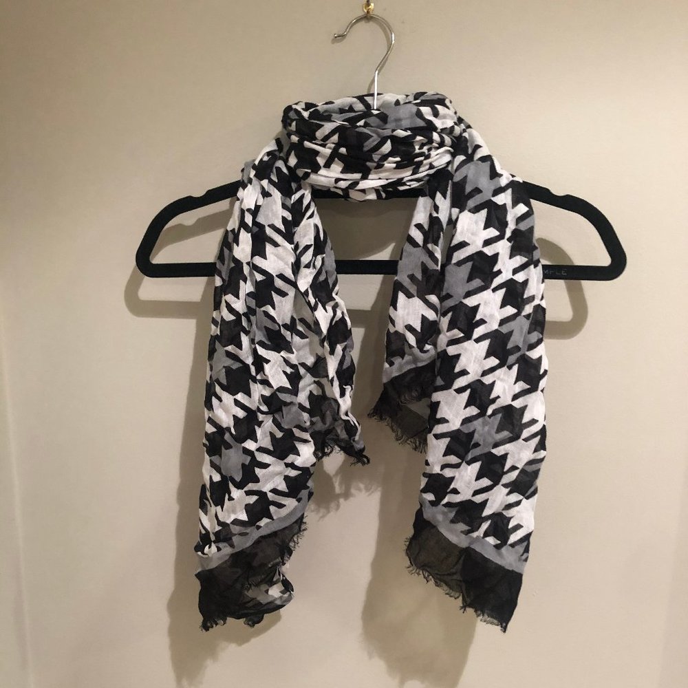 Black and white Pattern Fashion Scarf